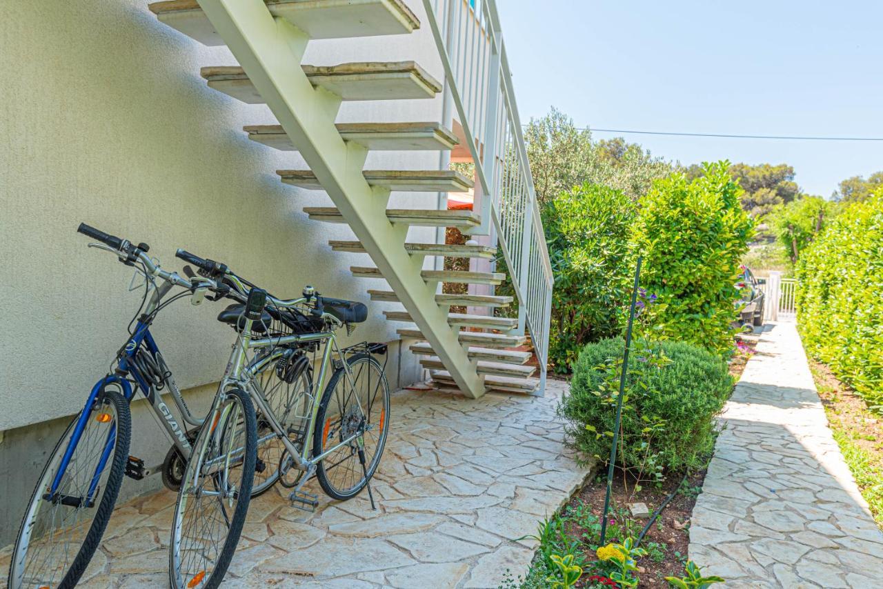 Apartments Villa Tribunj ตรีบูนย์ ภายนอก รูปภาพ