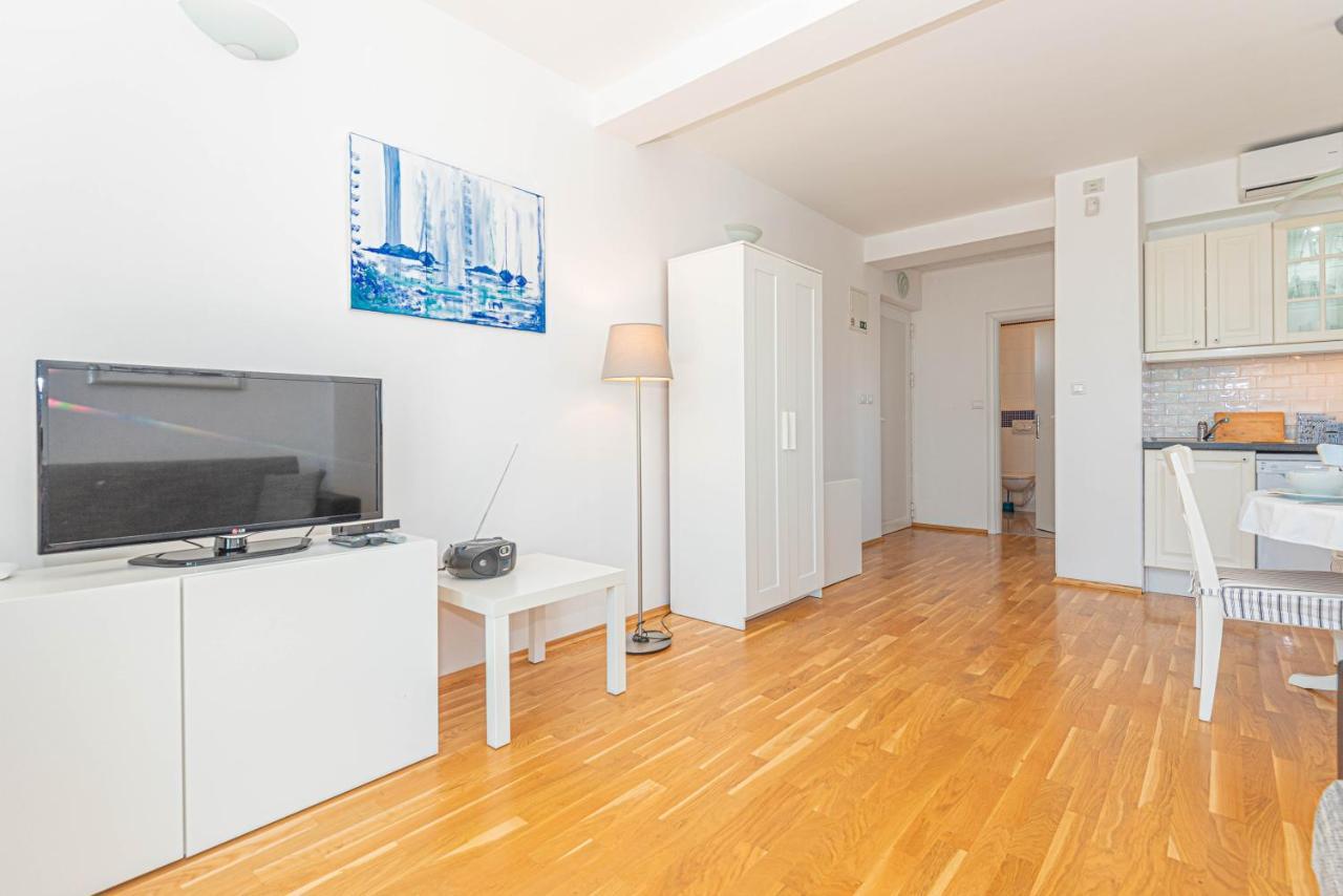 Apartments Villa Tribunj ตรีบูนย์ ภายนอก รูปภาพ