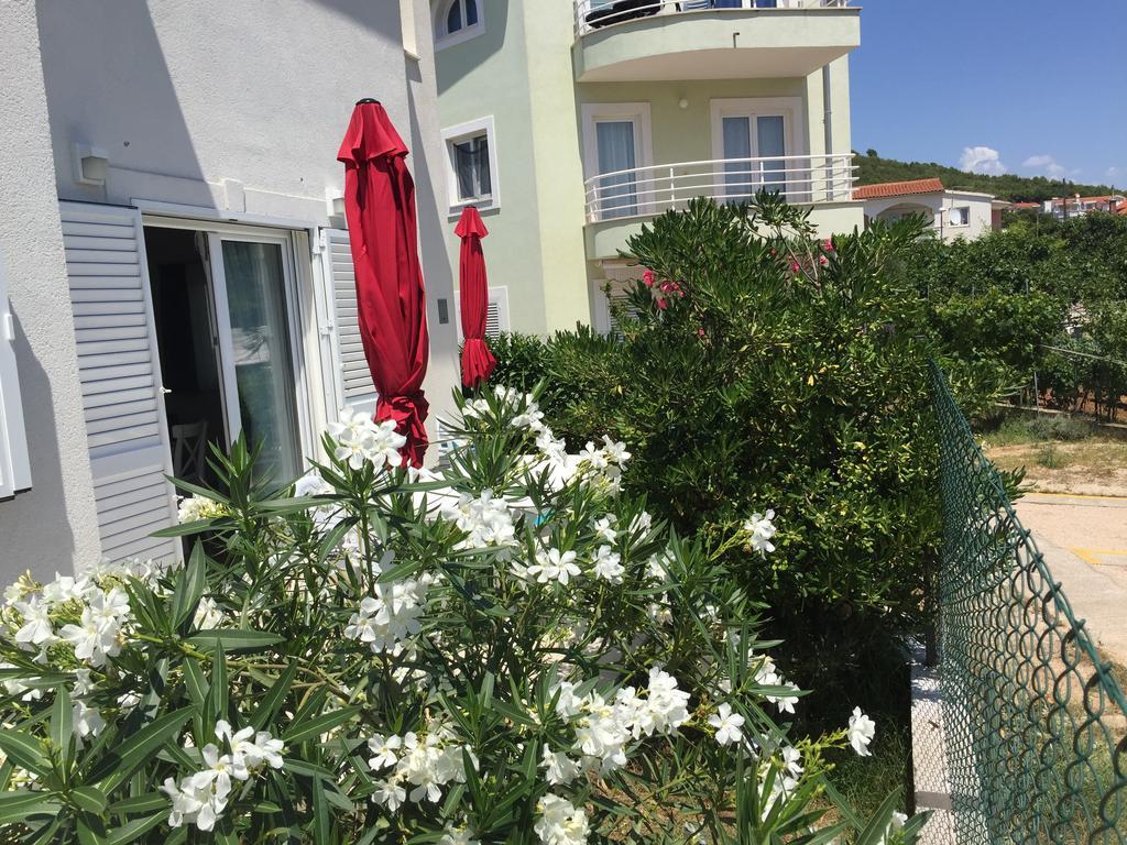 Apartments Villa Tribunj ตรีบูนย์ ภายนอก รูปภาพ