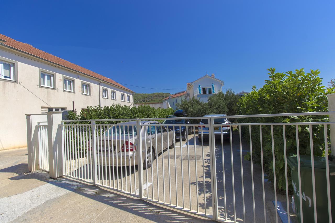 Apartments Villa Tribunj ตรีบูนย์ ภายนอก รูปภาพ