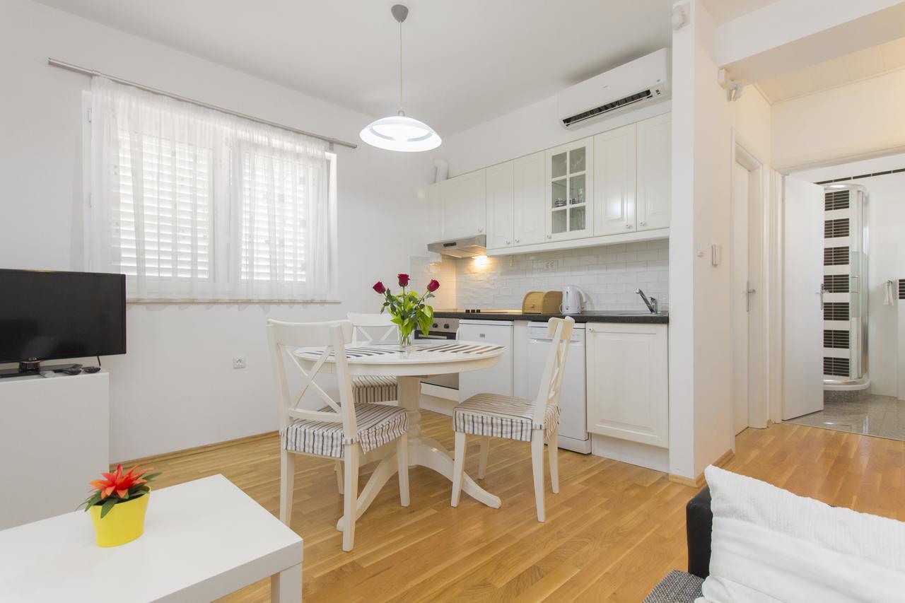 Apartments Villa Tribunj ตรีบูนย์ ภายนอก รูปภาพ